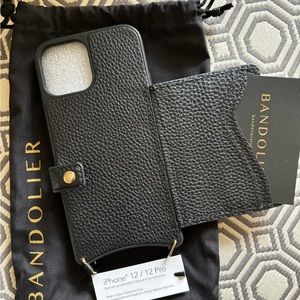 Bandolier Mila magsafe Black/Gold iPhone 12/12 Pro. Case only. No strap.